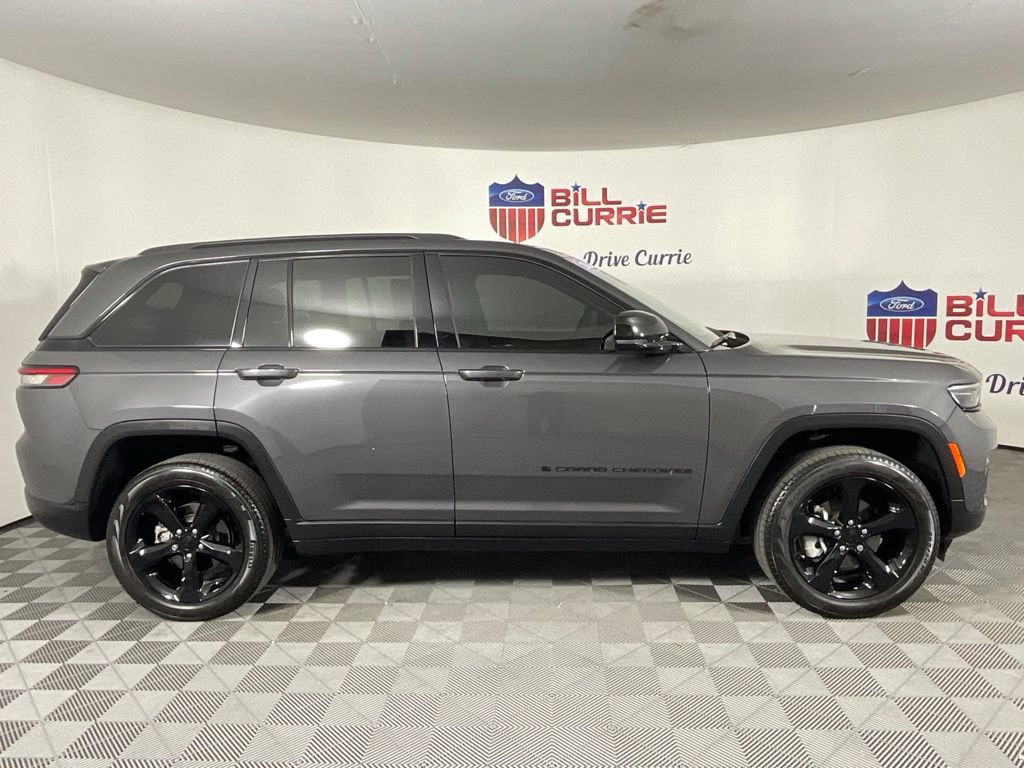 Used 2024 Jeep Grand Cherokee Limited w/ Black Appearance Package AWD/4WD image 2