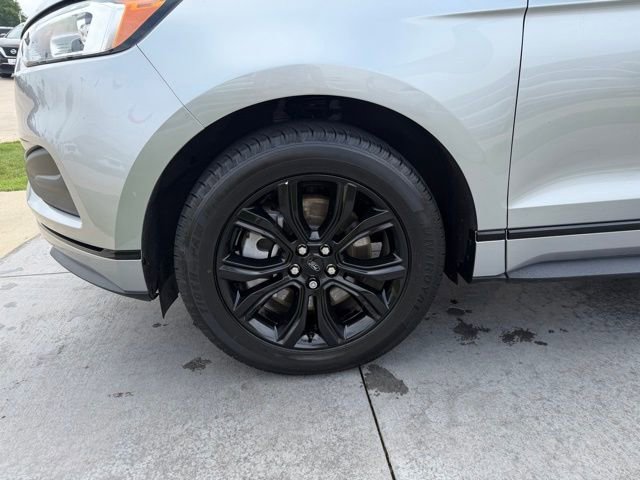Certified 2023 Ford Edge SE w/ Black Appearance Package AWD/4WD image 4