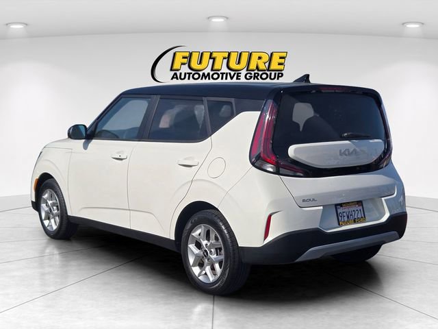 Used 2023 Kia Soul S image 3