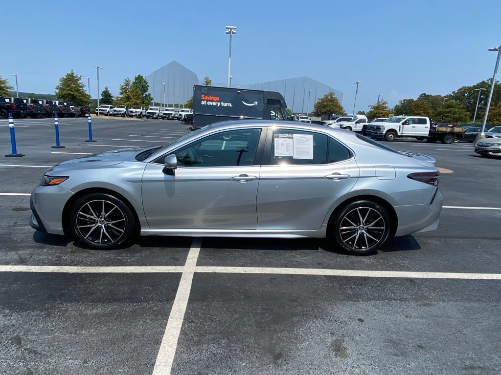 Used 2022 Toyota Camry SE FWD image 4