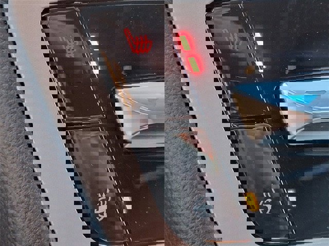 Certified 2022 Ford Explorer XLT w/ Equipment Group 202A image 8