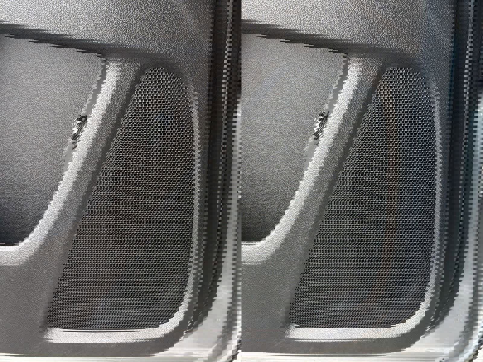 Used 2023 Chevrolet Traverse LT image 30