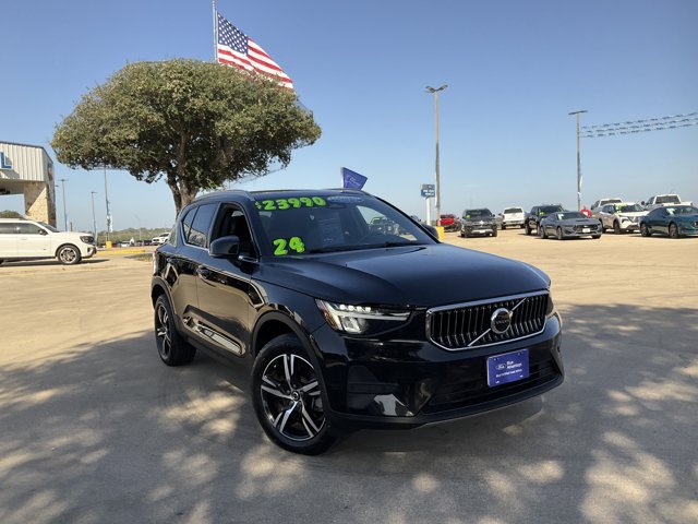 Used 2024 Volvo XC40 B5 Core