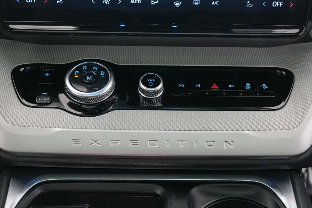 Certified 2025 Ford Expedition Active AWD/4WD image 16