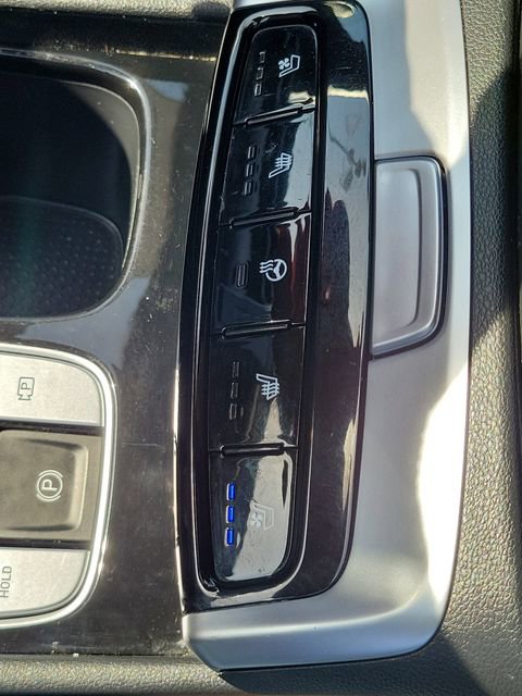 Used 2022 Hyundai Santa Cruz Limited image 13