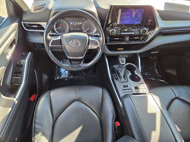 Used 2024 Toyota Highlander XLE AWD/4WD image 12
