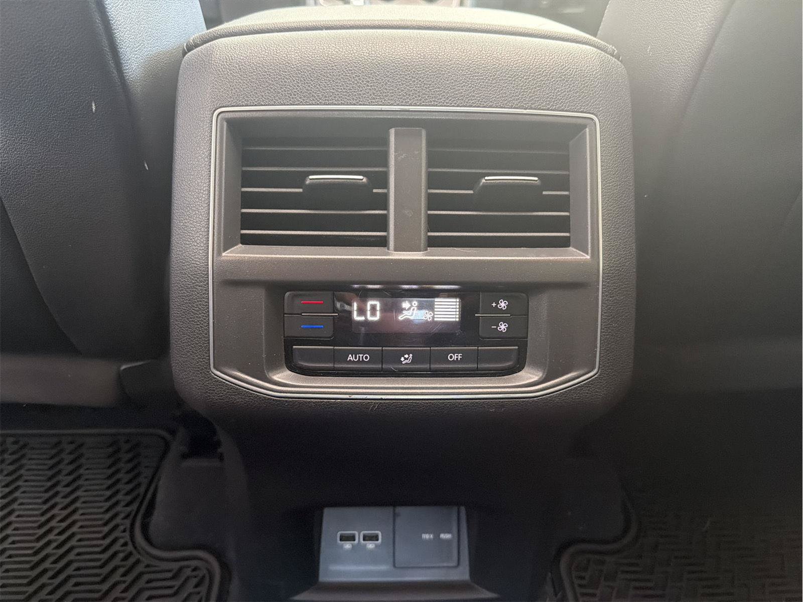 Used 2019 Volkswagen Atlas SEL R-Line FWD image 18