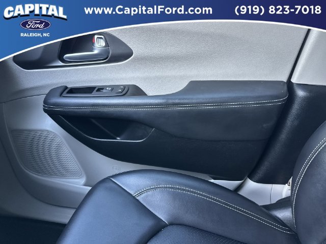 Used 2024 Chrysler Pacifica Touring-L FWD image 28