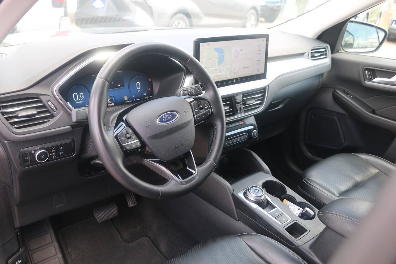Certified 2024 Ford Escape Platinum AWD/4WD image 34