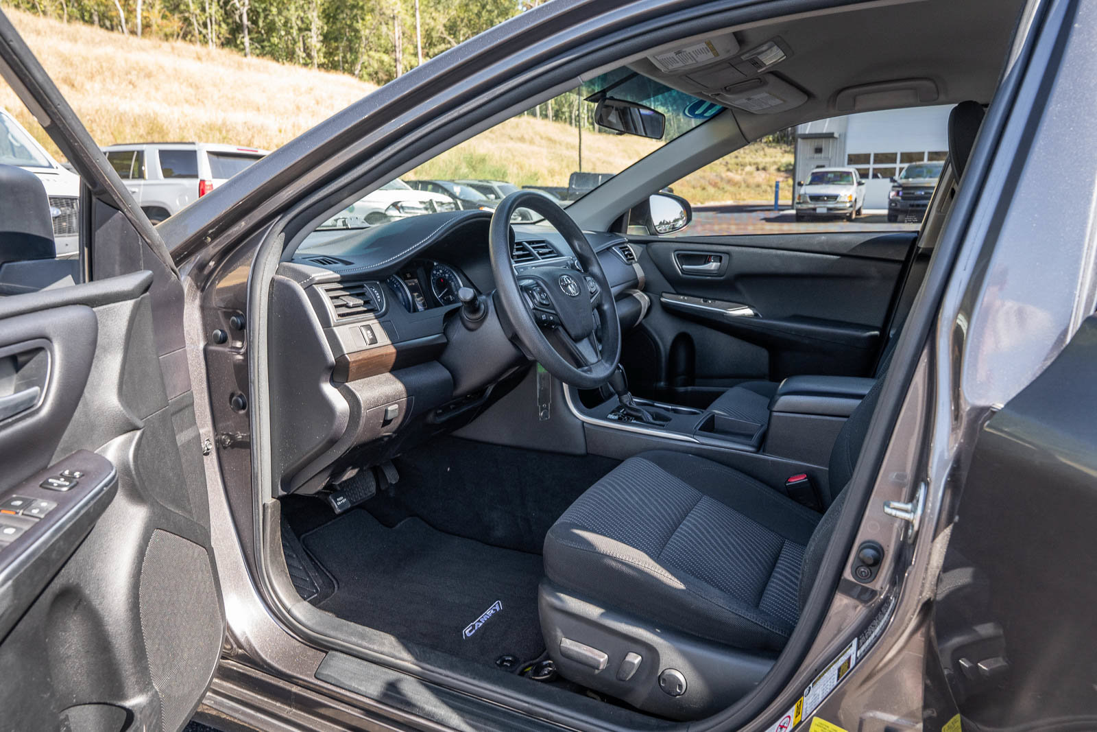 Used 2017 Toyota Camry SE FWD image 17