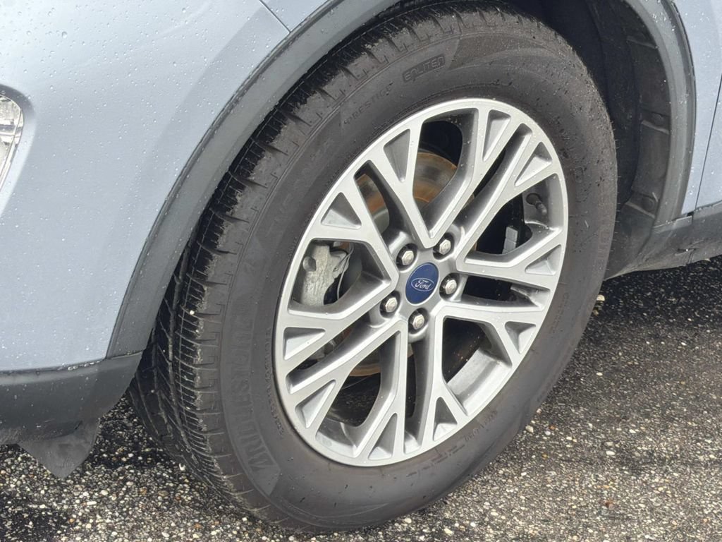 Certified 2022 Ford Escape SEL FWD image 9