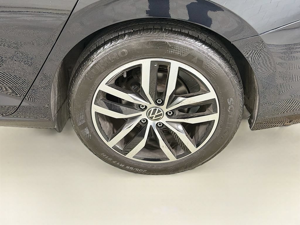 Used 2025 Volkswagen Jetta SE FWD image 31