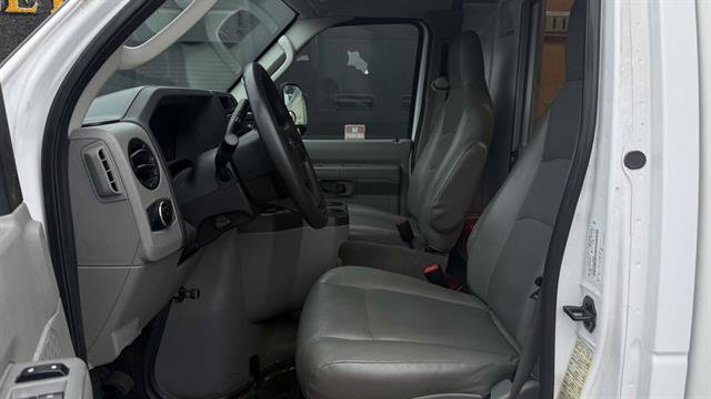 Certified 2024 Ford E-450 and Econoline 450 Super Duty w/ Power Windows & Locks Group RWD image 40