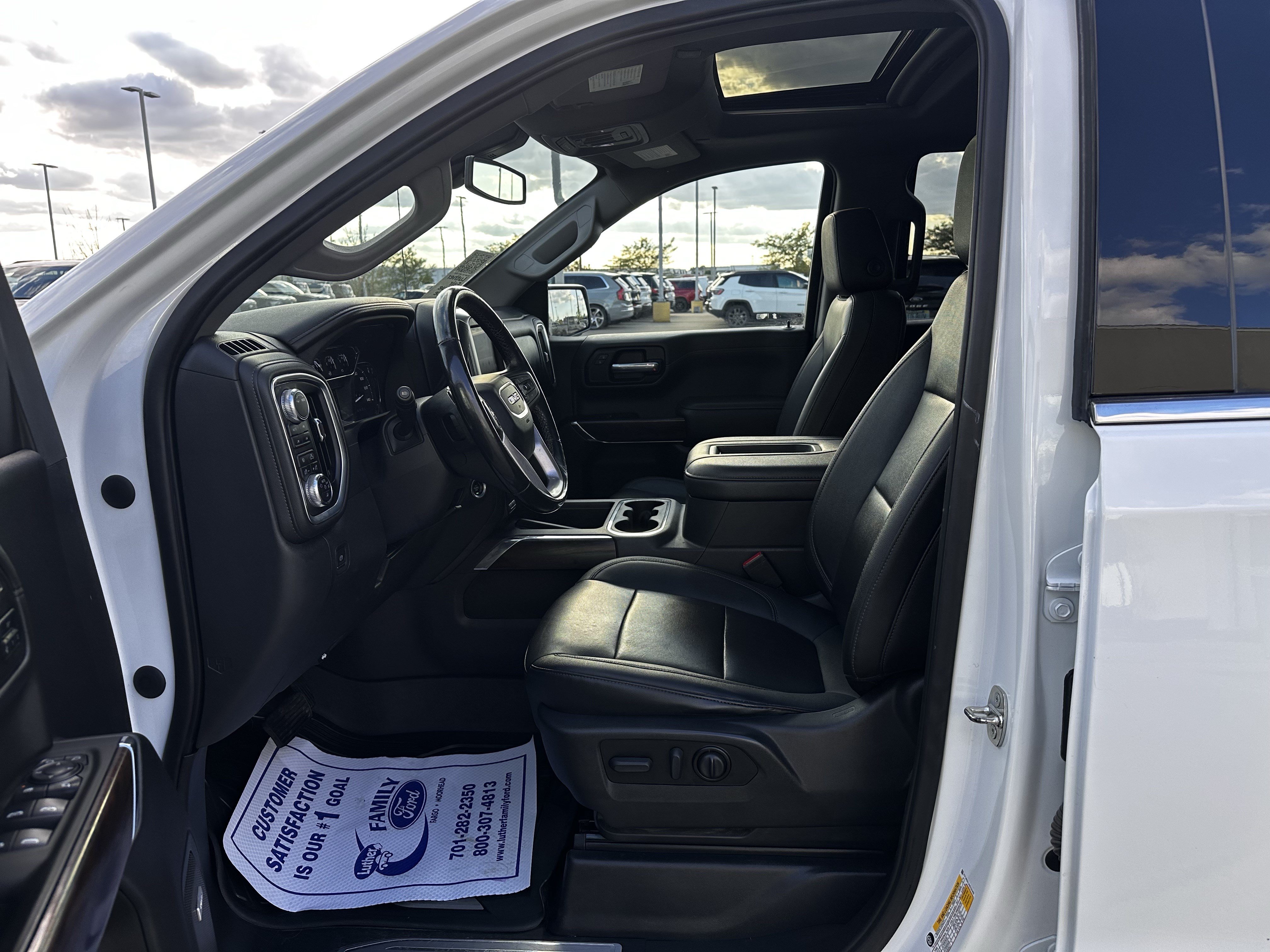 Used 2022 GMC Sierra 1500 SLT w/ SLT Premium Plus Package AWD/4WD image 19