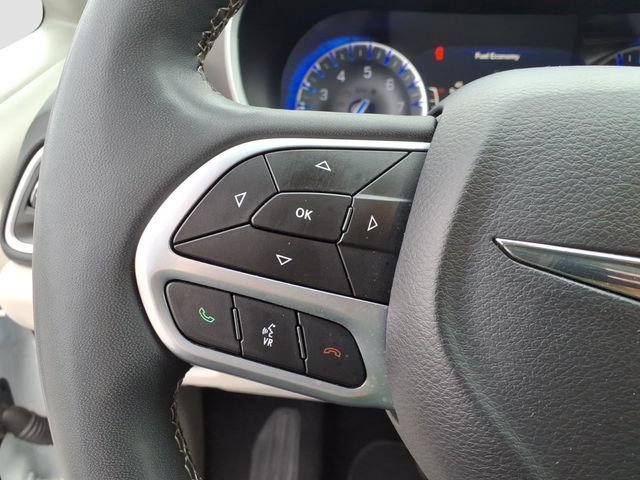 Used 2024 Chrysler Pacifica Touring-L image 20