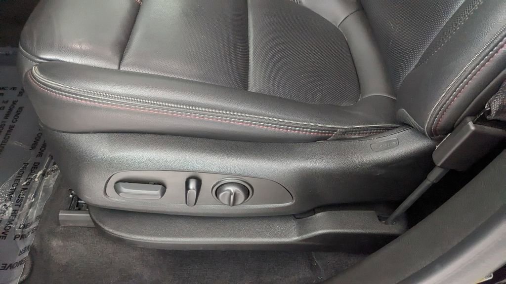 Used 2023 Chevrolet Traverse RS image 25