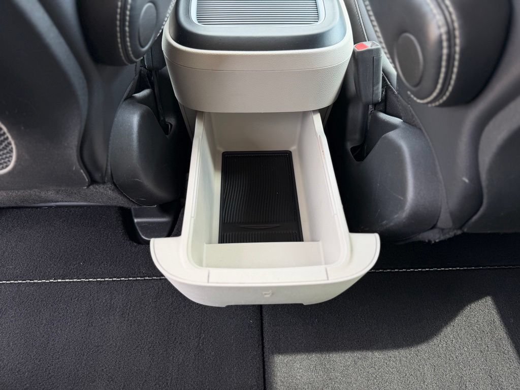 Used 2022 Chrysler Pacifica Touring-L FWD image 42