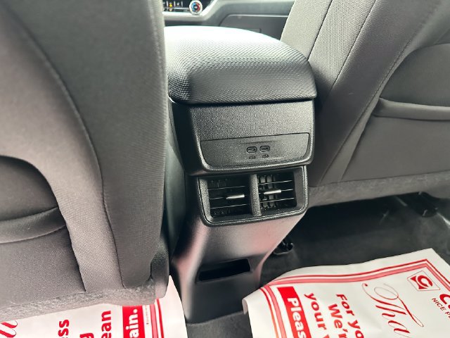 Used 2026 Chevrolet Equinox LT AWD/4WD image 9