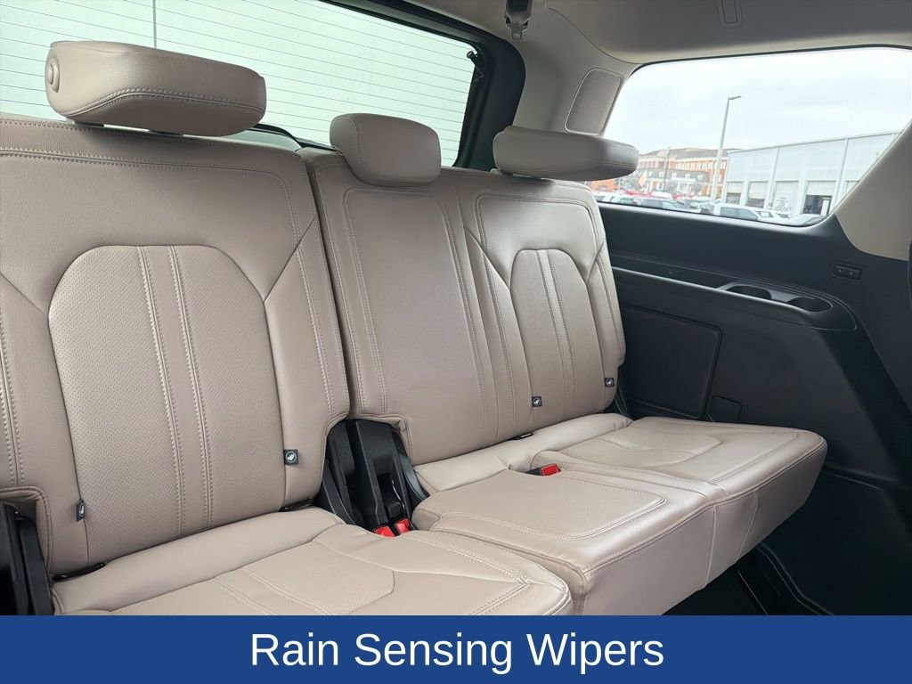 Certified 2024 Ford Expedition Limited image 29