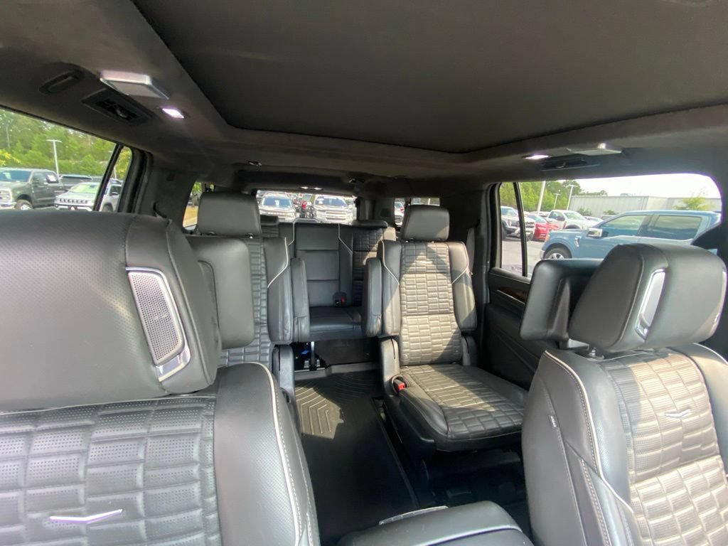 Used 2023 Cadillac Escalade ESV Sport Platinum w/ LPO, ONYX Package AWD/4WD image 32