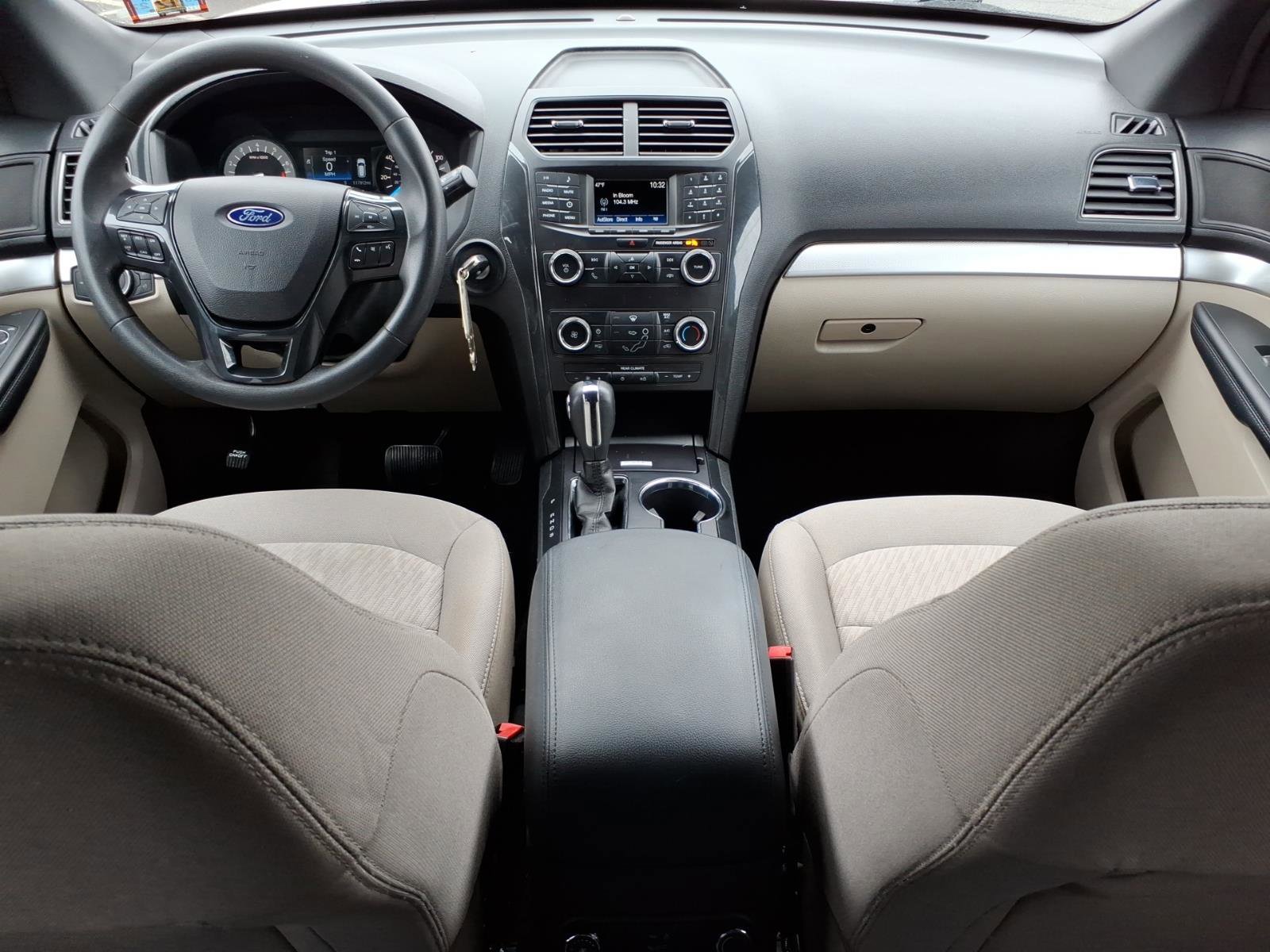 Certified 2018 Ford Explorer FWD image 11