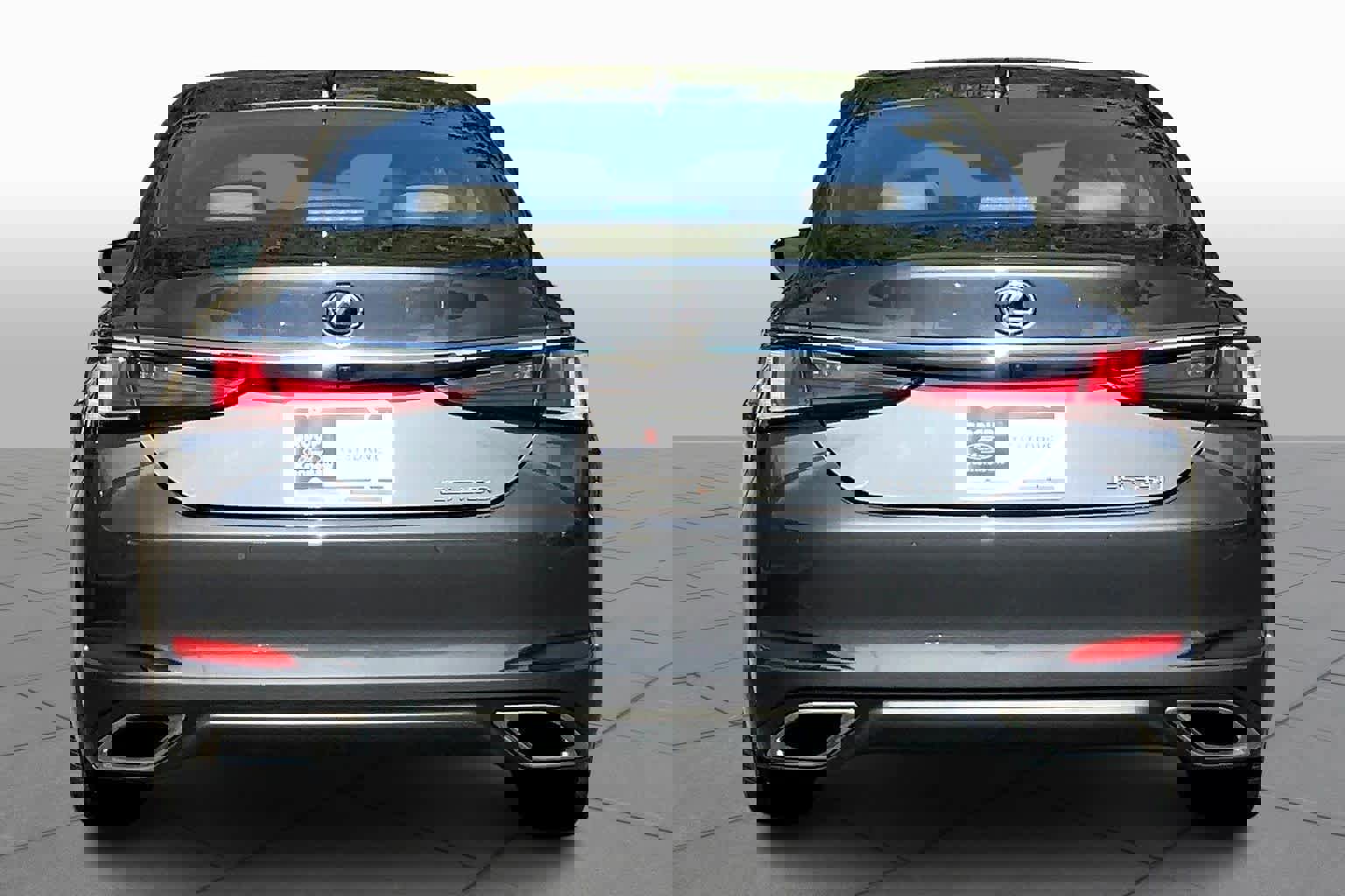 Used 2024 Lexus ES 350 w/ Premium Package image 3