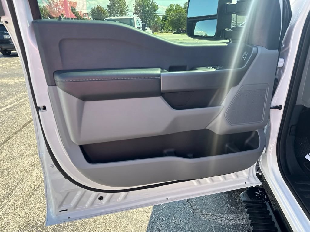 Certified 2025 Ford F250 XL w/ STX Appearance Package AWD/4WD image 17
