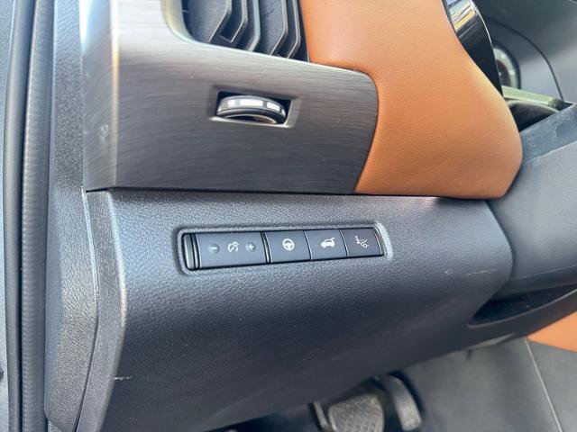 Used 2024 Nissan Pathfinder Platinum w/ Cargo Package image 21