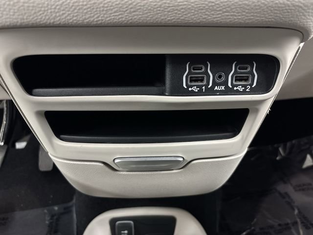 Used 2023 Chrysler Pacifica Touring-L image 24