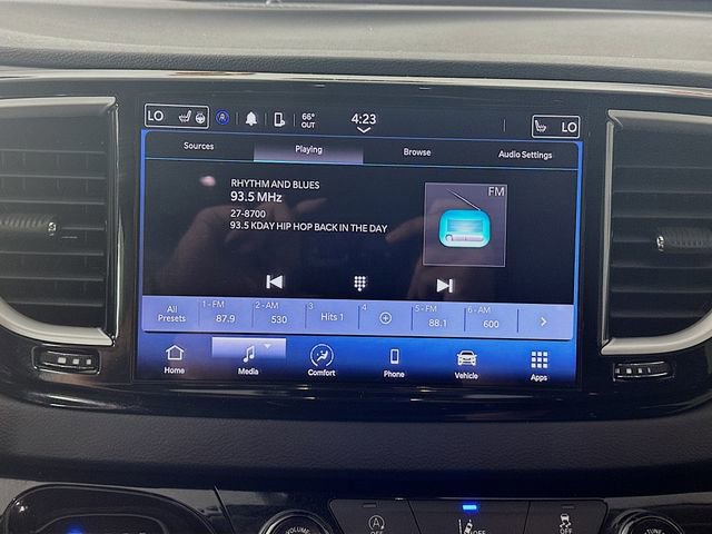 Used 2022 Chrysler Pacifica Touring-L image 14