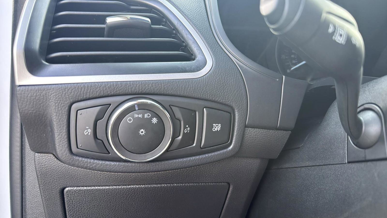 Certified 2024 Ford Edge SE w/ Black Appearance Package image 16