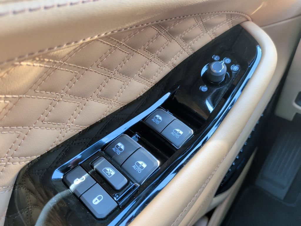 Used 2023 Jeep Grand Cherokee Summit AWD/4WD image 30