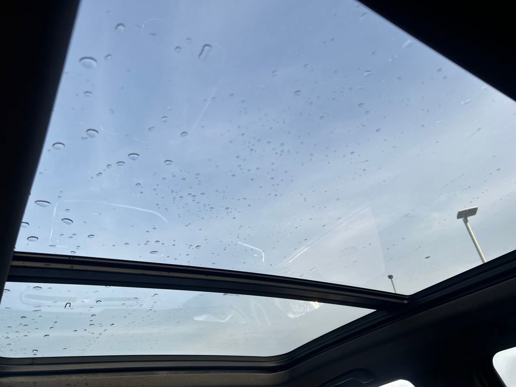 Used 2023 GMC Yukon XL SLT image 32