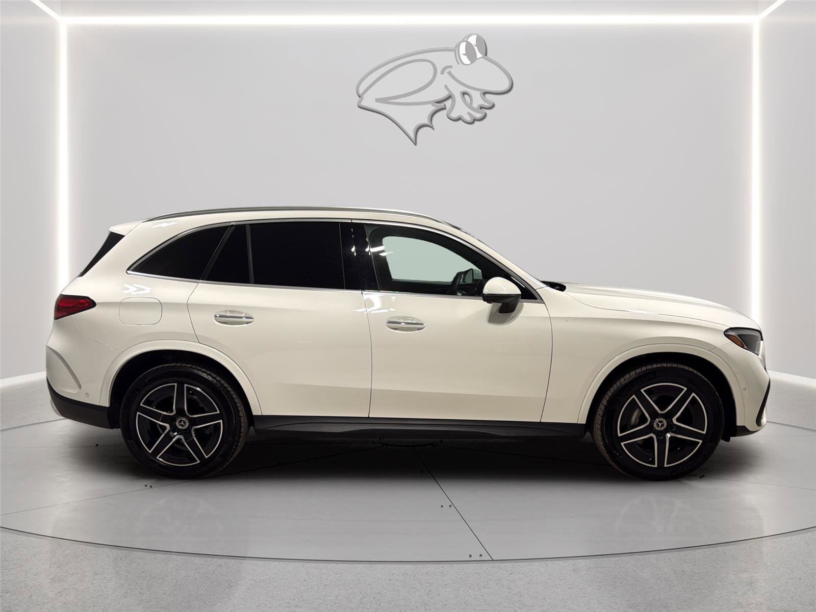 Used 2025 Mercedes-Benz GLC 300 4MATIC image 7