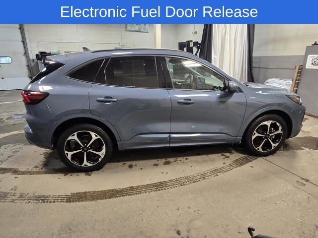 Certified 2023 Ford Escape ST-Line Elite w/ Premium Technology Package image 2