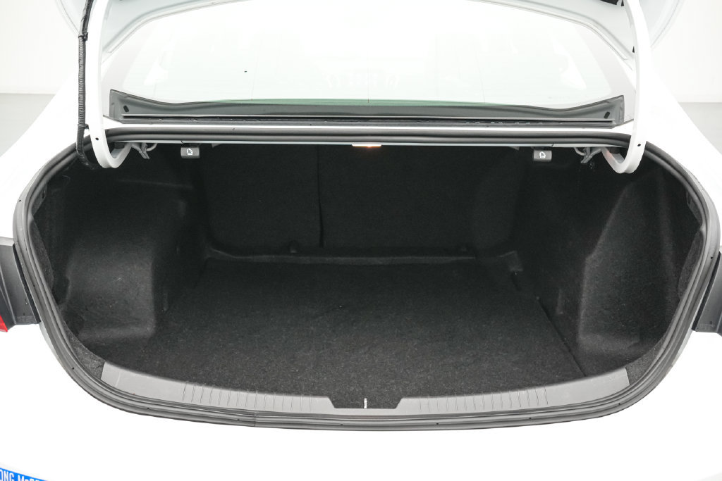 Used 2024 Chevrolet Malibu LT FWD image 19
