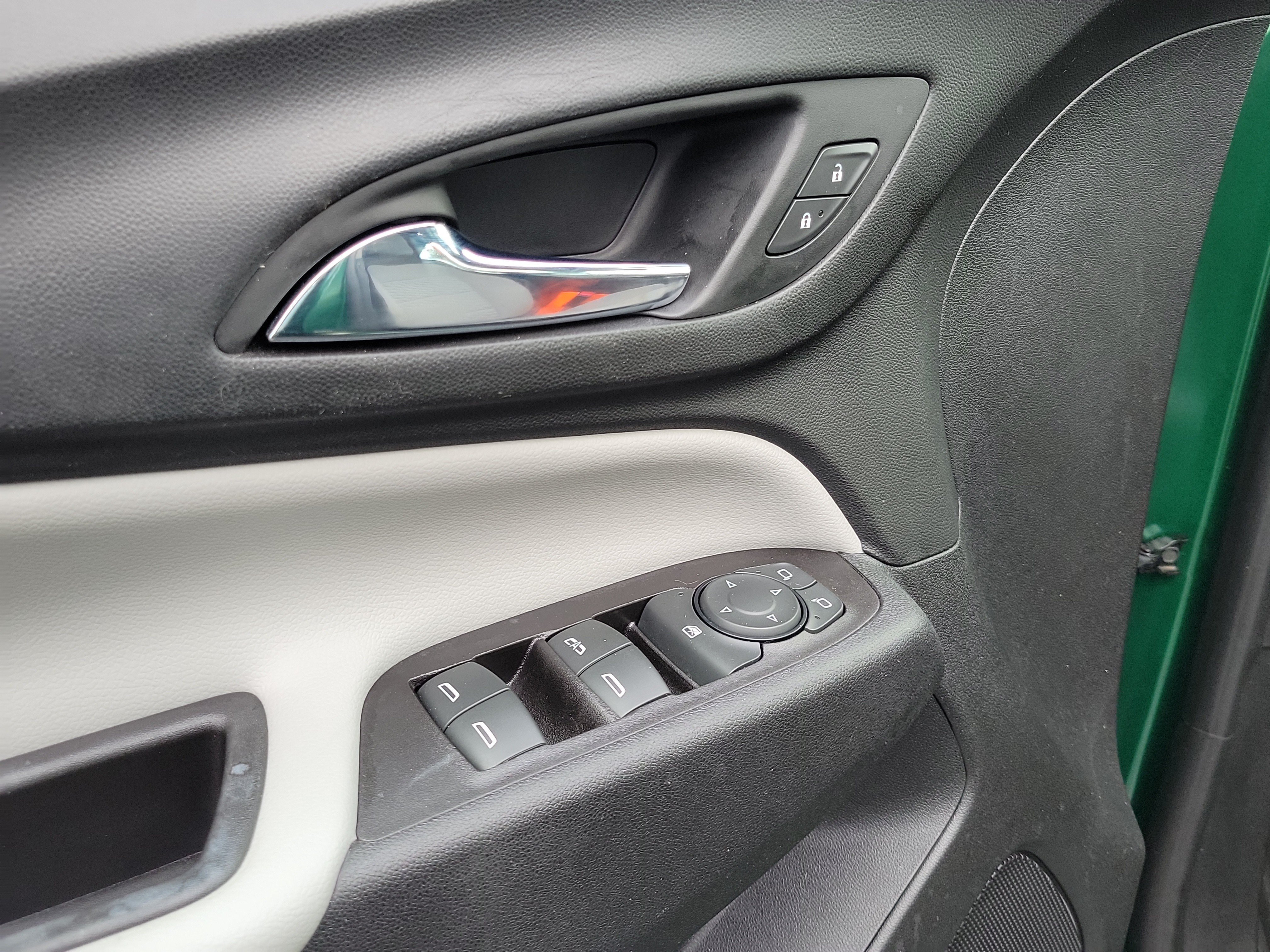 Used 2019 Chevrolet Equinox LS FWD image 19