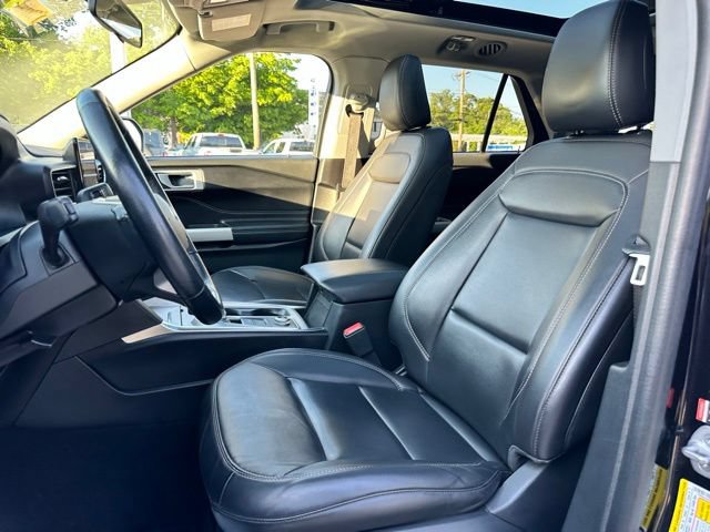 Certified 2022 Ford Explorer XLT w/ Equipment Group 202A AWD/4WD image 35
