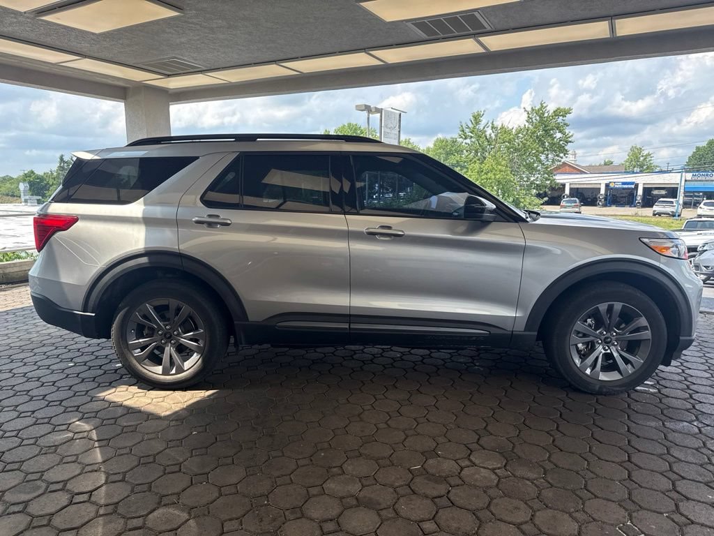 Certified 2023 Ford Explorer XLT w/ Equipment Group 202A AWD/4WD image 5