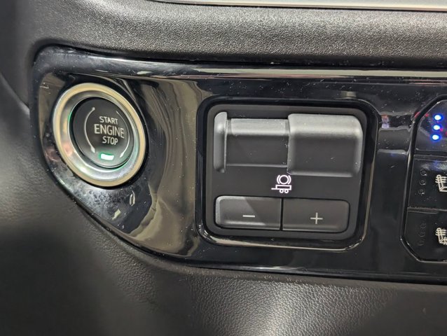 Used 2022 Chevrolet Silverado 1500 High Country w/ High Country Premium Package AWD/4WD image 11