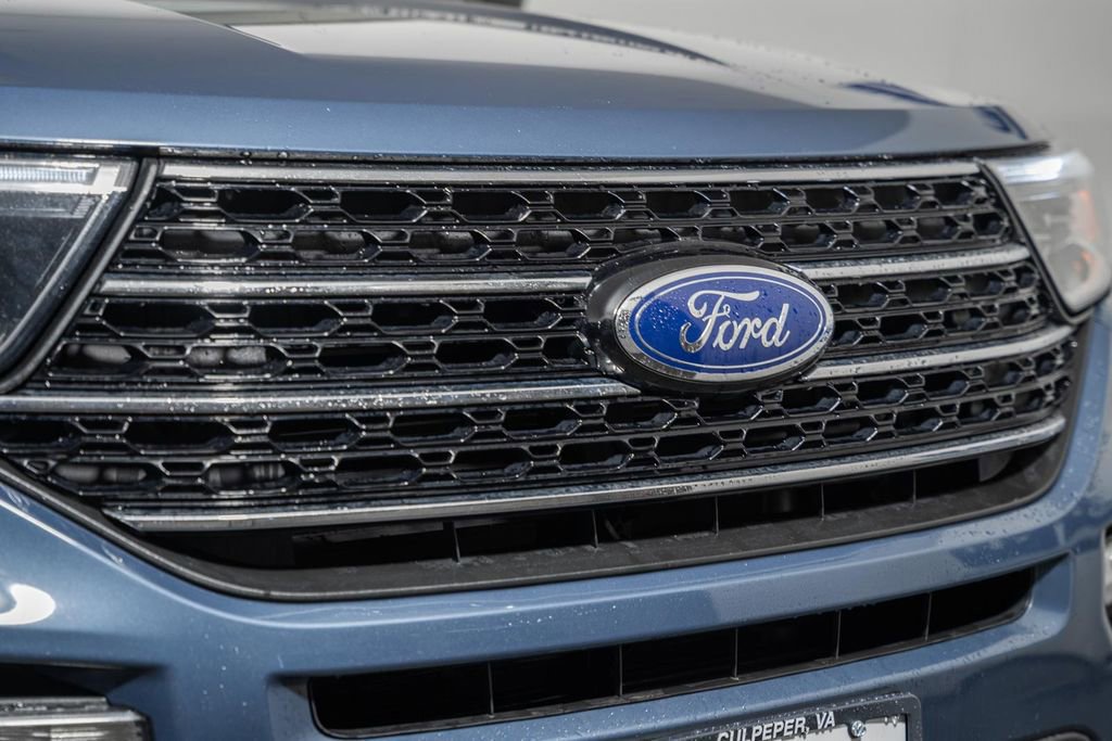 Certified 2021 Ford Explorer XLT w/ Equipment Group 202A image 14