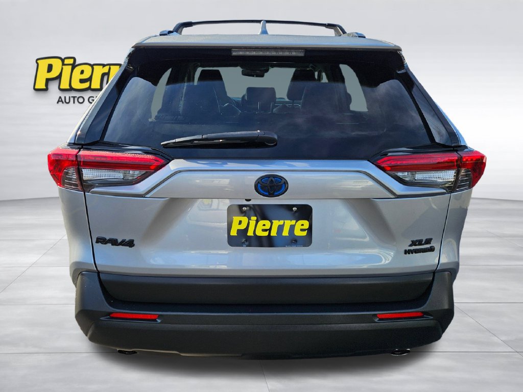 Used 2022 Toyota RAV4 XLE Premium AWD/4WD image 4