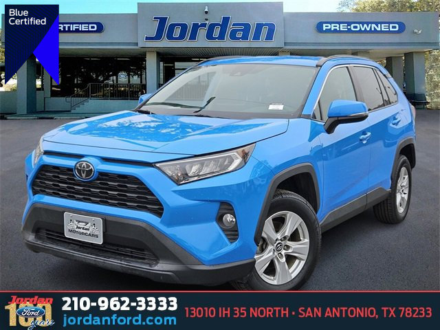 Used 2021 Toyota RAV4 XLE image 1