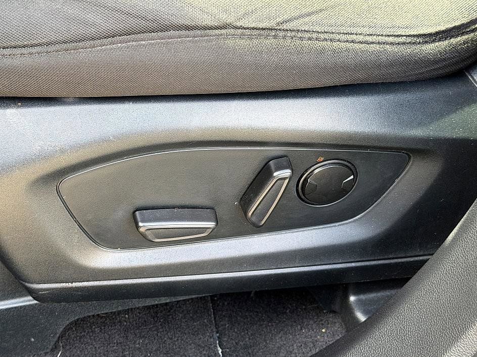 Certified 2023 Ford Explorer XLT RWD image 19