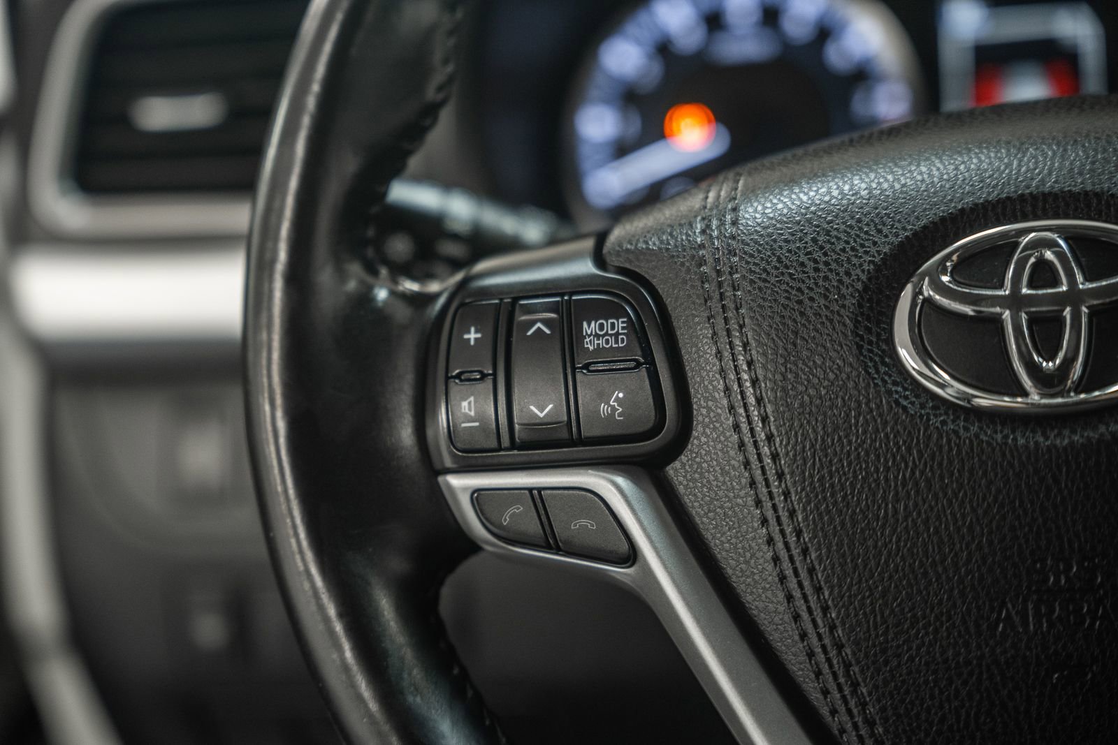 Used 2017 Toyota Highlander Plus w/ Protection Package #3 AWD/4WD image 34