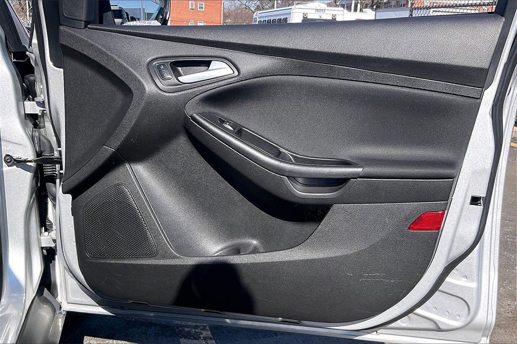 Certified 2017 Ford Focus SE image 21