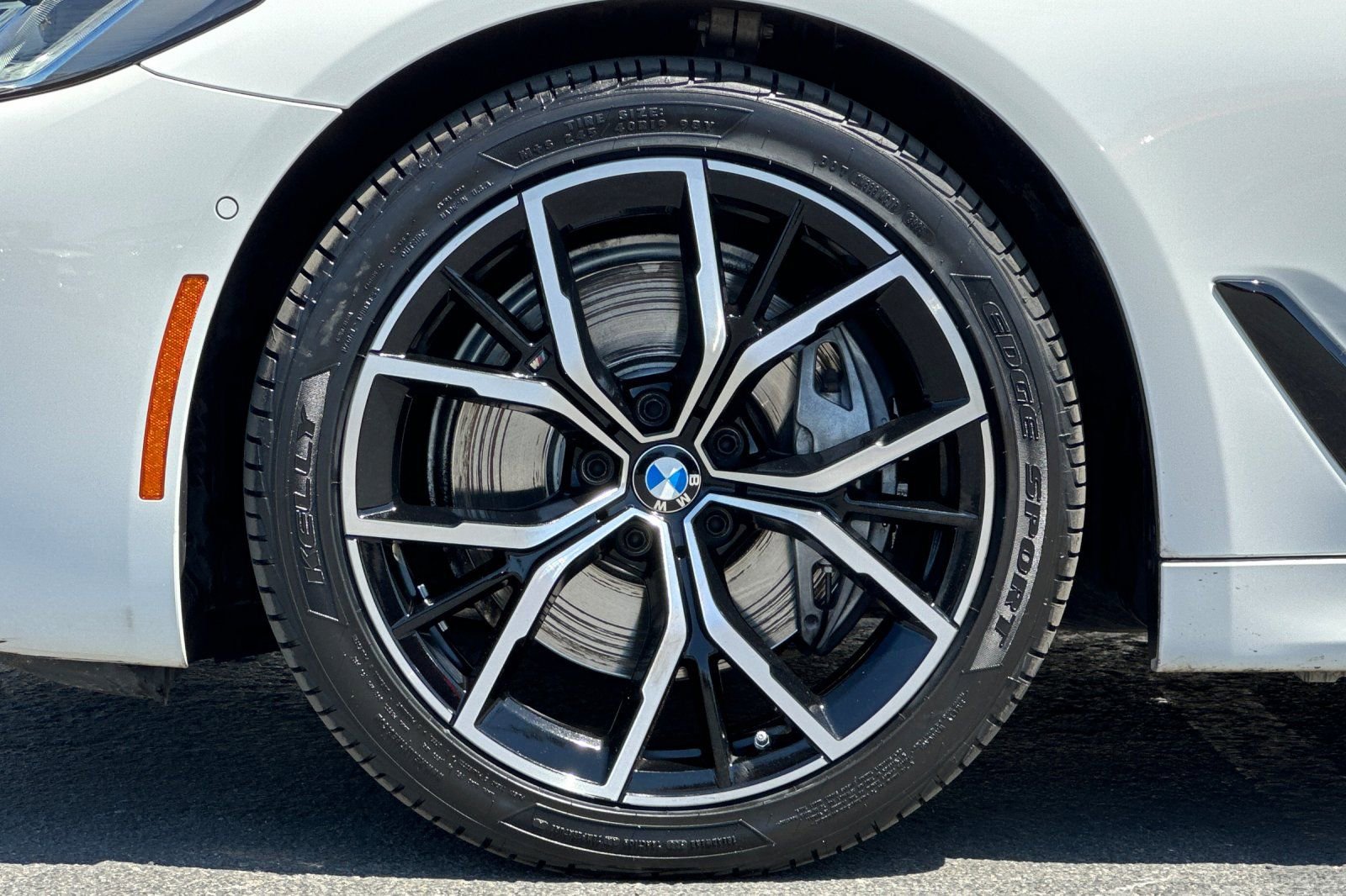 Used 2023 BMW 540i w/ M Sport Package image 25