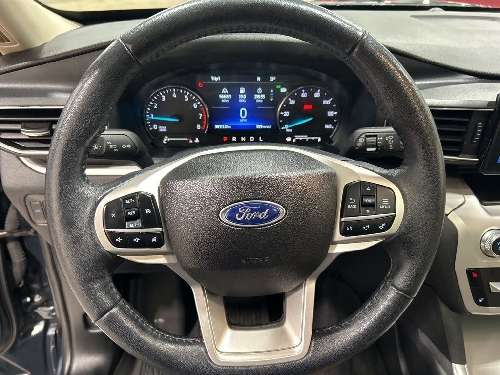 Certified 2022 Ford Explorer XLT w/ Equipment Group 202A image 15