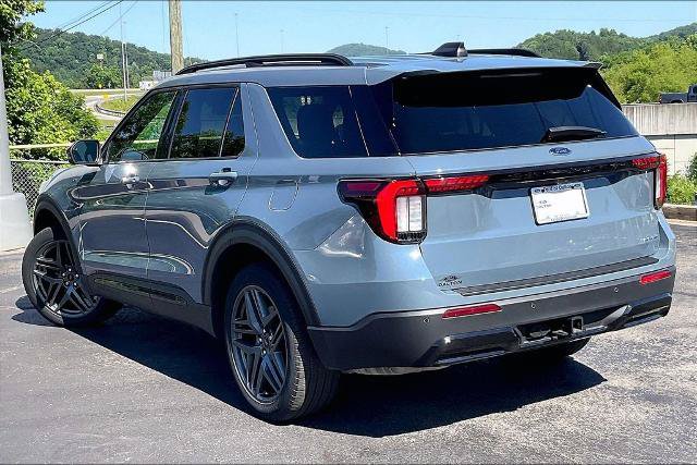 Certified 2025 Ford Explorer ST-Line w/ Premium Package AWD/4WD image 12
