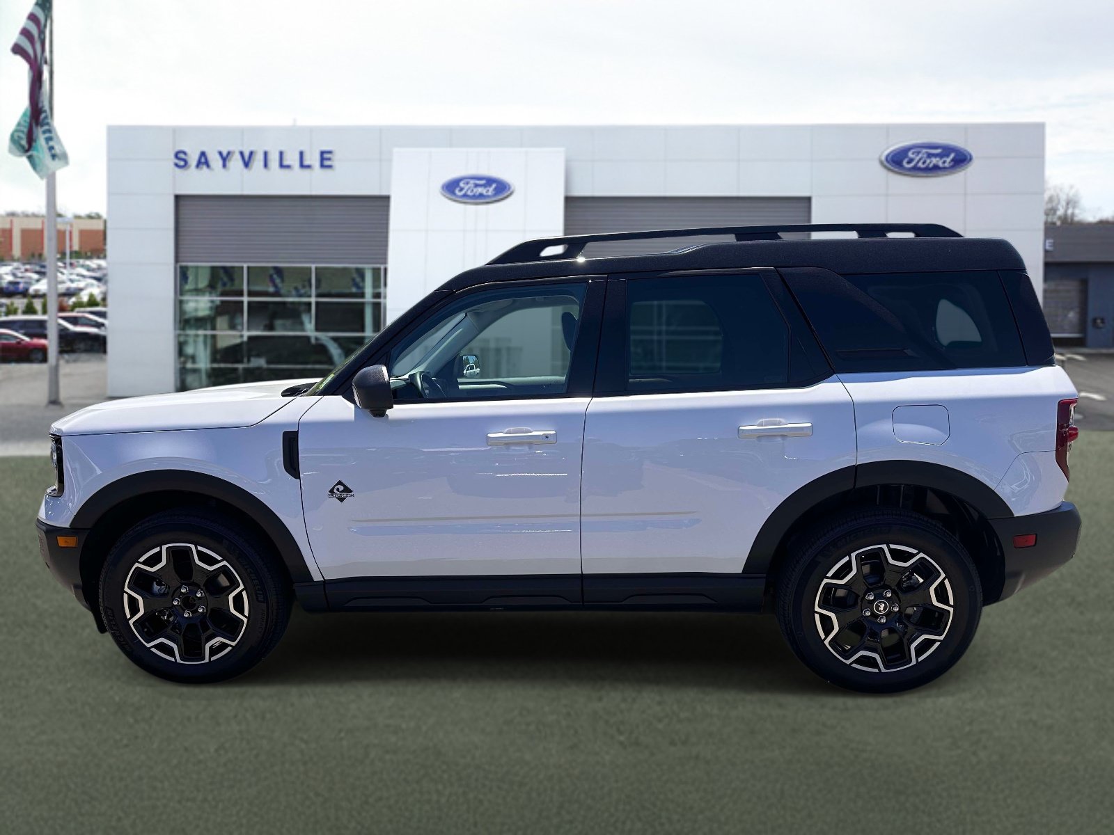 Certified 2025 Ford Bronco Sport Outer Banks w/ Outer Banks Tech Package+ AWD/4WD image 2